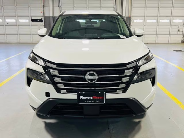 2026 Everest White Pearl Tricoat Nissan Rogue SV FWD SUV