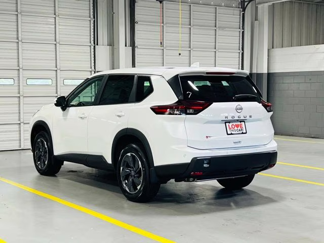 2026 Everest White Pearl Tricoat Nissan Rogue SV FWD SUV