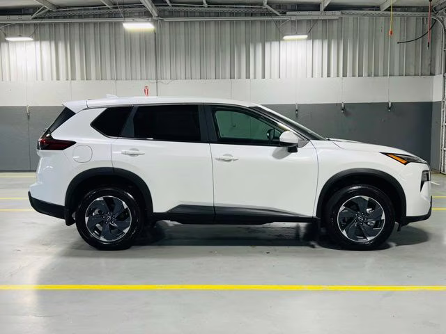 2026 Everest White Pearl Tricoat Nissan Rogue SV FWD SUV