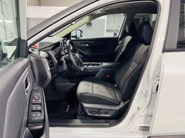 2026 Everest White Pearl Tricoat Nissan Rogue SV FWD SUV