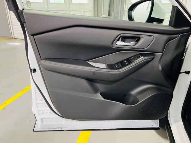 2026 Everest White Pearl Tricoat Nissan Rogue SV FWD SUV