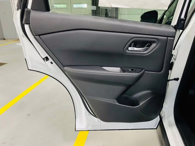 2026 Everest White Pearl Tricoat Nissan Rogue SV FWD SUV