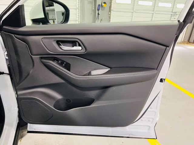 2026 Everest White Pearl Tricoat Nissan Rogue SV FWD SUV