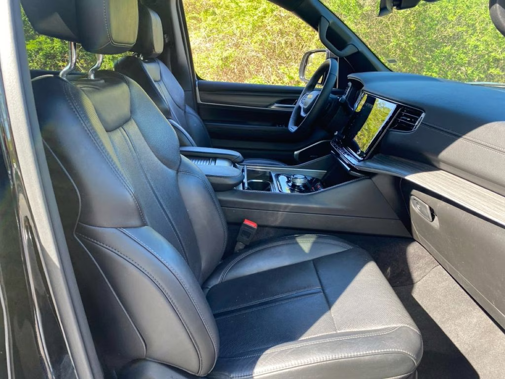 2024 Diamond Black Crystal Pearlcoat Jeep Wagoneer Series II RWD SUV