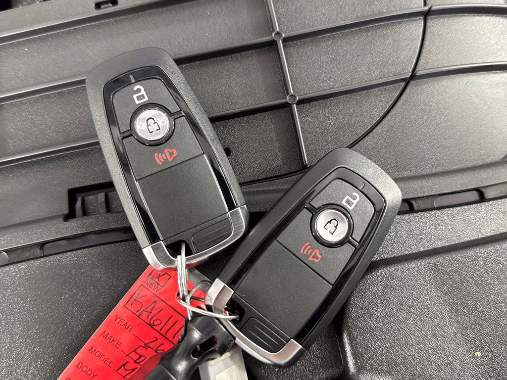 2026 Oxford White Ford Maverick XLT FWD Truck