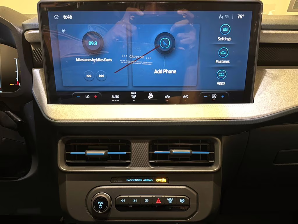 2026 Oxford White Ford Maverick XLT FWD Truck