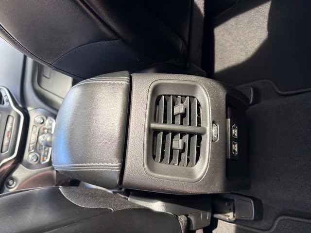2021 Granite Crystal Metallic Clearcoat Jeep Cherokee Latitude Plus 4X4 SUV