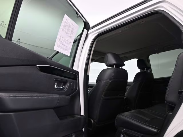 2023 White Honda Pilot Touring FWD SUV