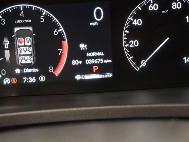 2023 White Honda Pilot Touring FWD SUV