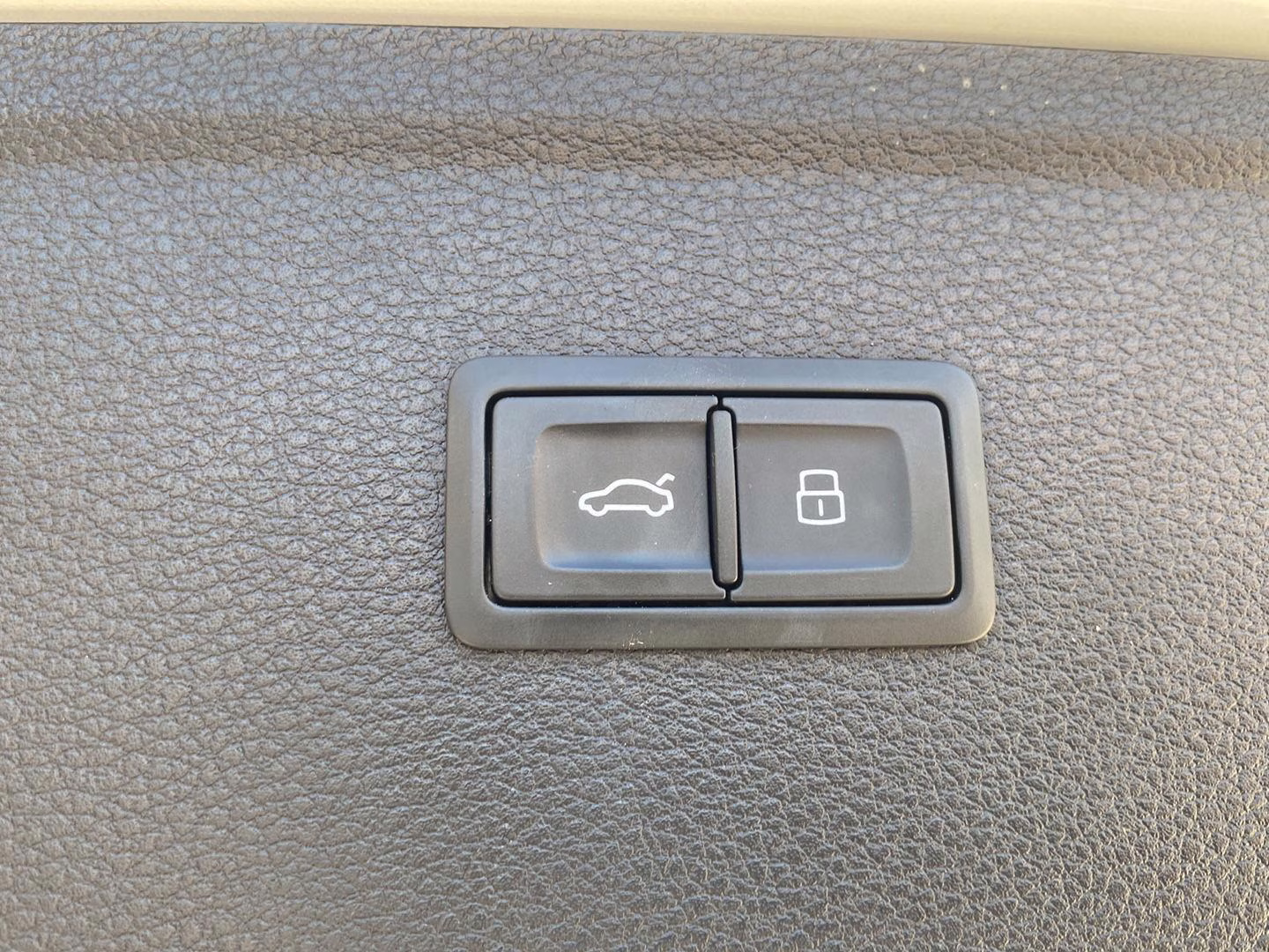 2022 Glacier White Metallic Audi SQ5 Premium Plus AWD SUV