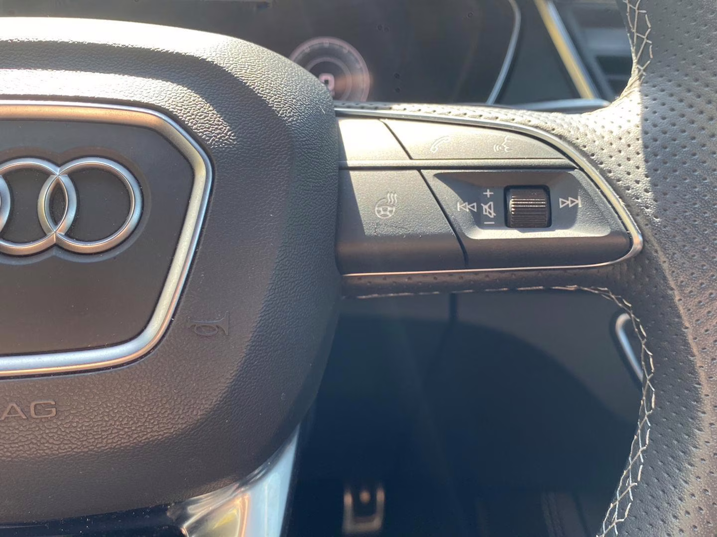 2022 Glacier White Metallic Audi SQ5 Premium Plus AWD SUV