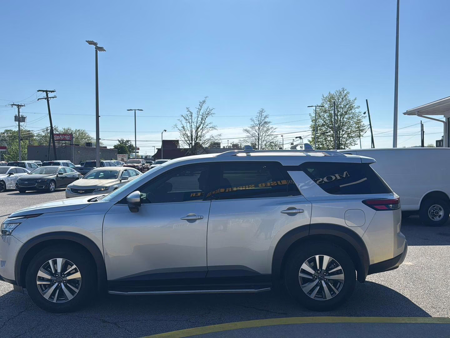 2023 Brilliant Silver Metallic Nissan Pathfinder SL 4X4 SUV