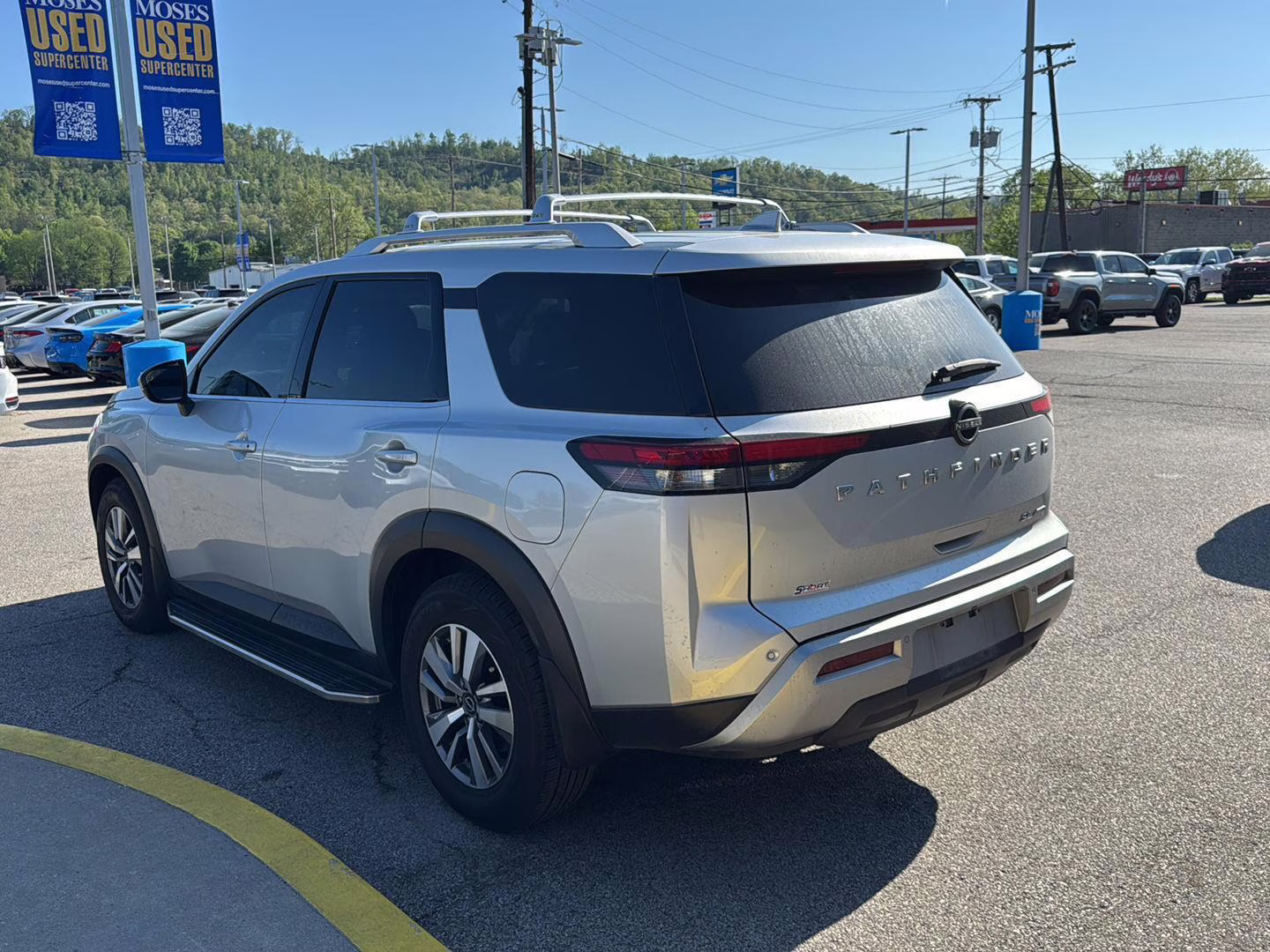 2023 Brilliant Silver Metallic Nissan Pathfinder SL 4X4 SUV