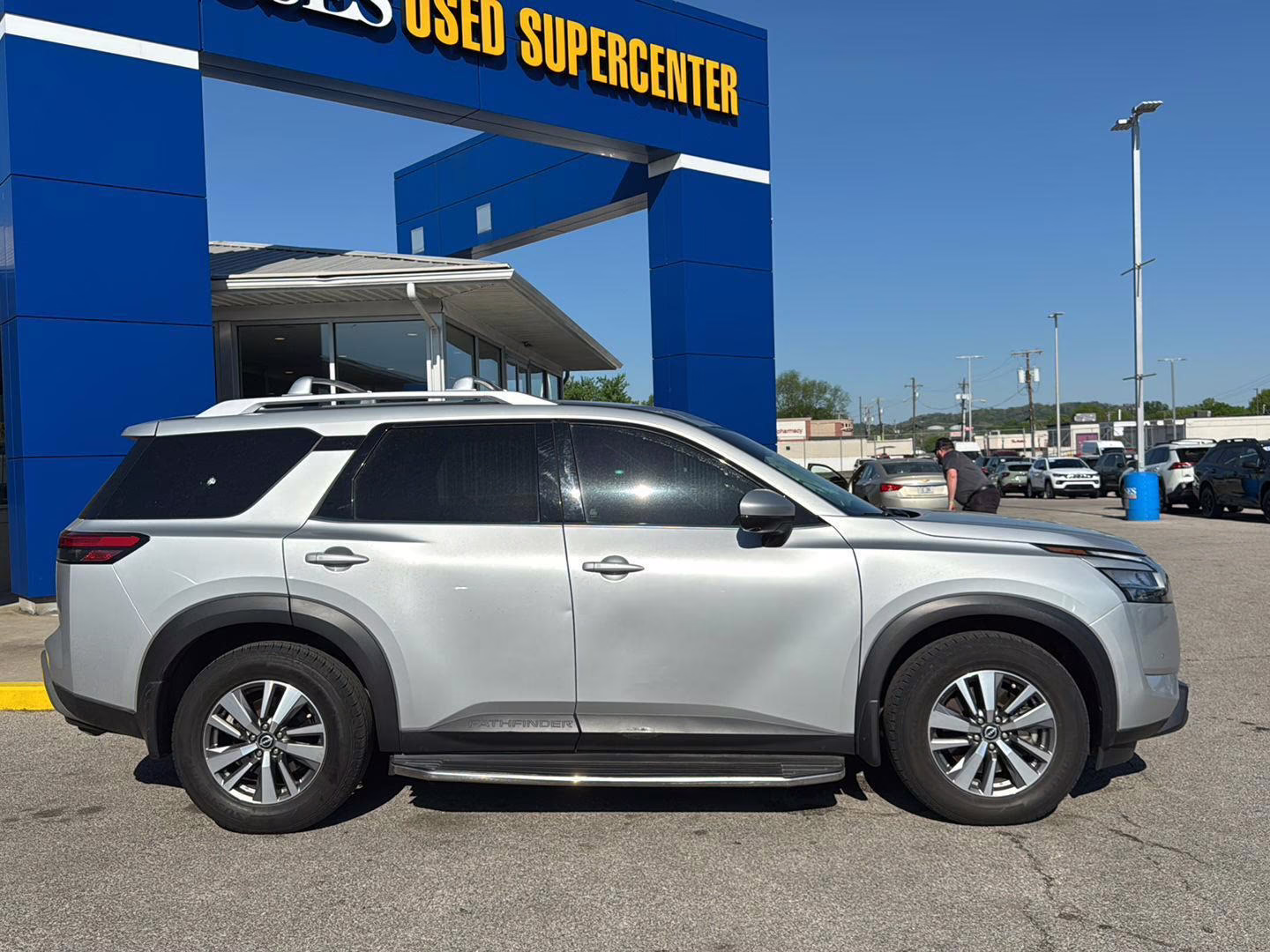 2023 Brilliant Silver Metallic Nissan Pathfinder SL 4X4 SUV