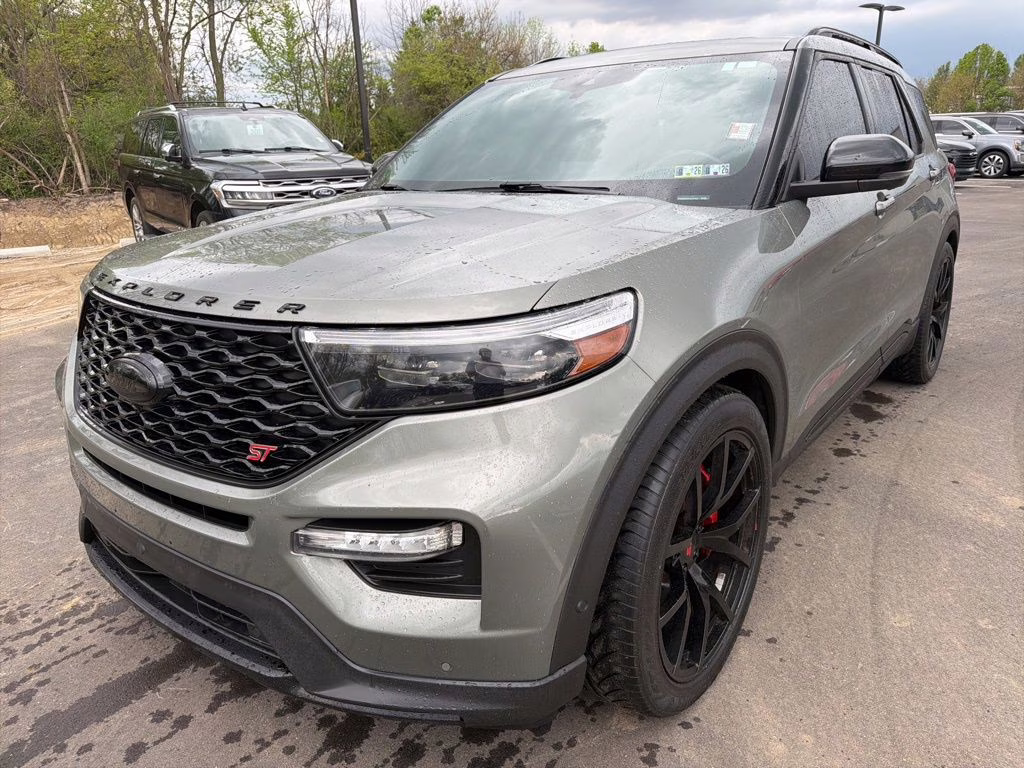 2020 Silver Spruce Metallic Ford Explorer ST 4X4 SUV