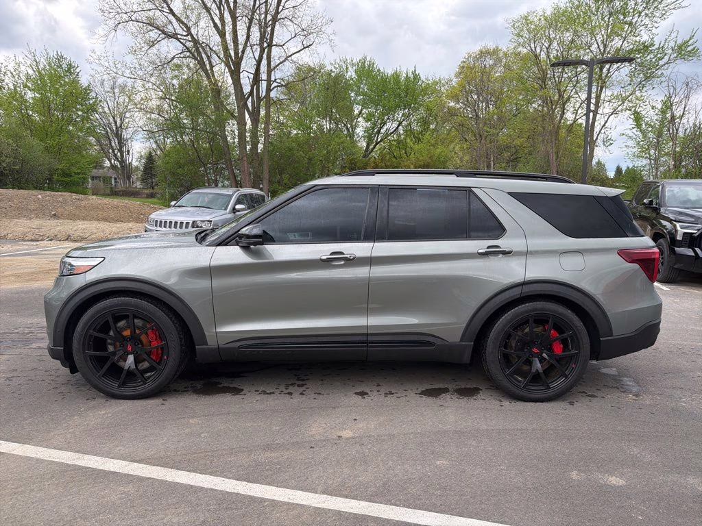 2020 Silver Spruce Metallic Ford Explorer ST 4X4 SUV