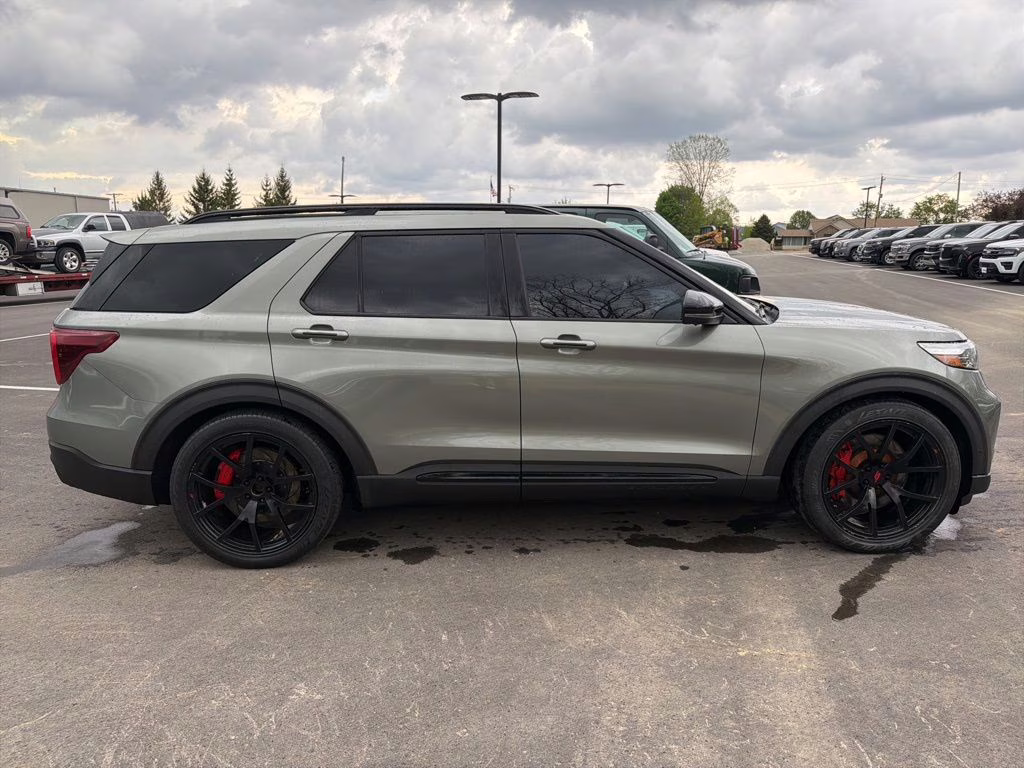2020 Silver Spruce Metallic Ford Explorer ST 4X4 SUV