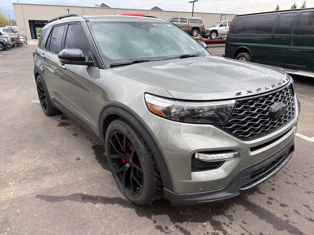 2020 Silver Spruce Metallic Ford Explorer ST 4X4 SUV