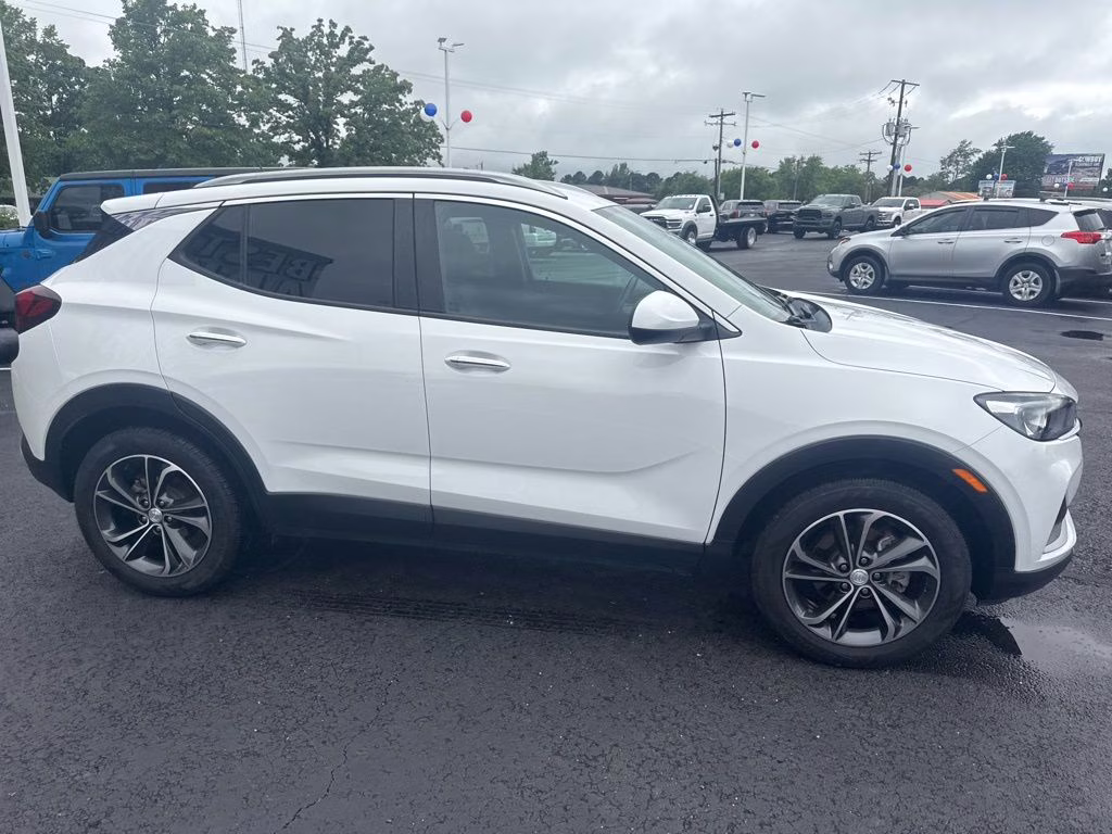 2022 Summit White Buick Encore GX Select FWD SUV