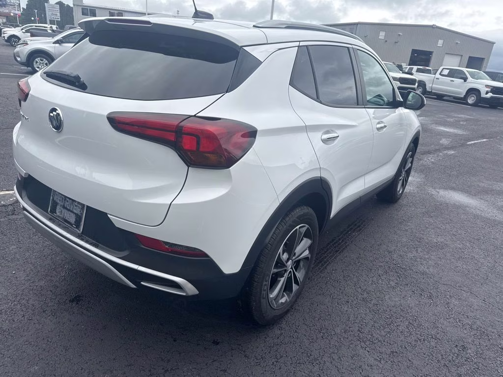 2022 Summit White Buick Encore GX Select FWD SUV