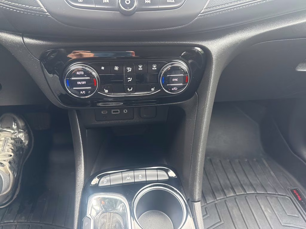 2022 Summit White Buick Encore GX Select FWD SUV
