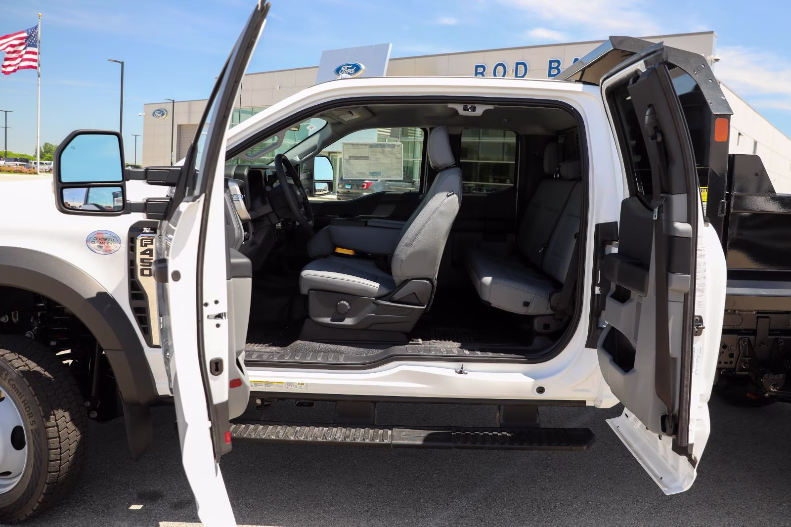 2026 Oxford White Ford Super Duty F-450 DRW XL 4X4 Truck