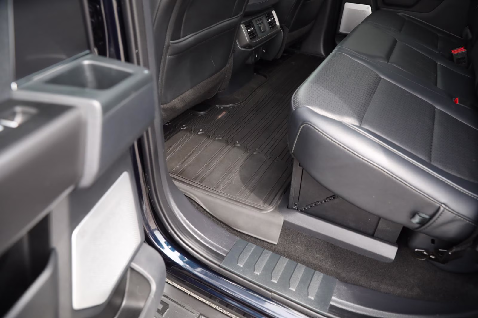 2025 Antimatter Blue Ford F-150 LARIAT 4X4 Truck