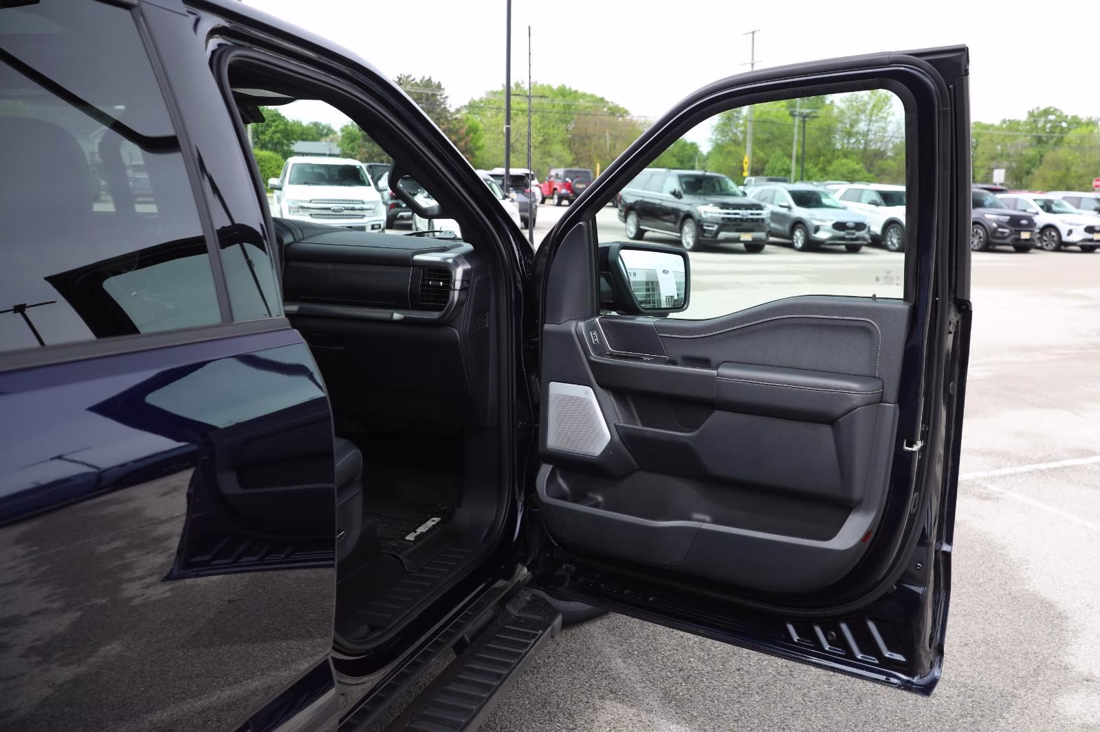 2025 Antimatter Blue Ford F-150 LARIAT 4X4 Truck
