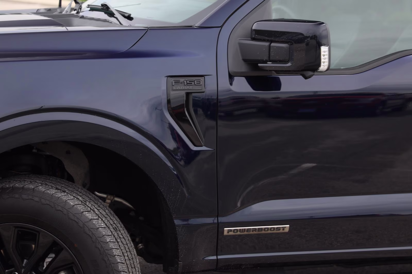 2025 Antimatter Blue Ford F-150 LARIAT 4X4 Truck