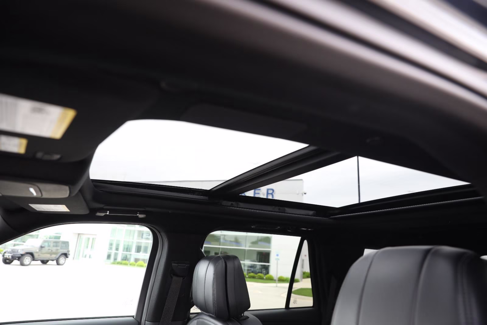 2025 Infinite Black Metallic Clearcoat Lincoln Navigator Reserve 4X4 SUV