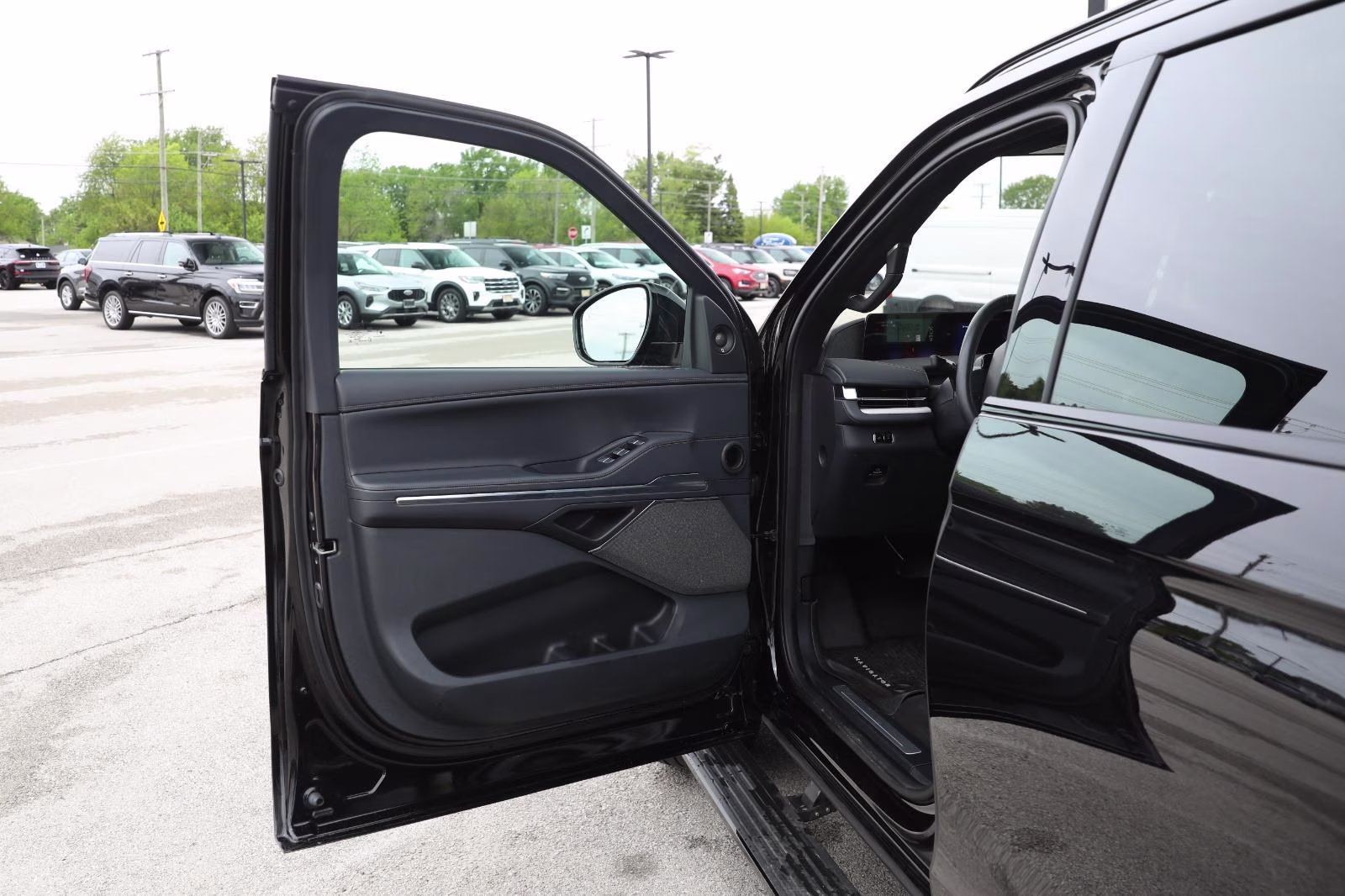 2025 Infinite Black Metallic Clearcoat Lincoln Navigator Reserve 4X4 SUV