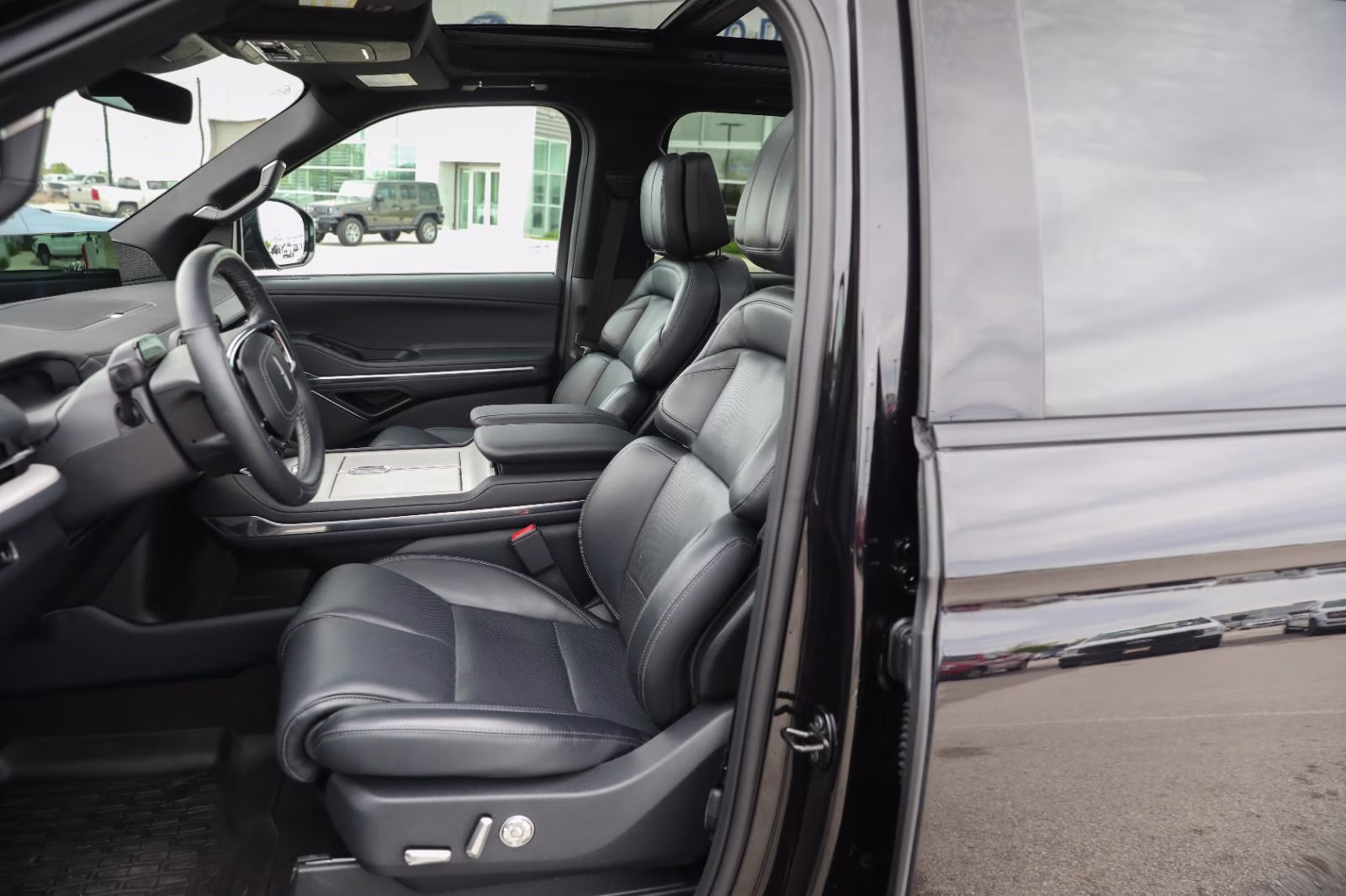 2025 Infinite Black Metallic Clearcoat Lincoln Navigator Reserve 4X4 SUV