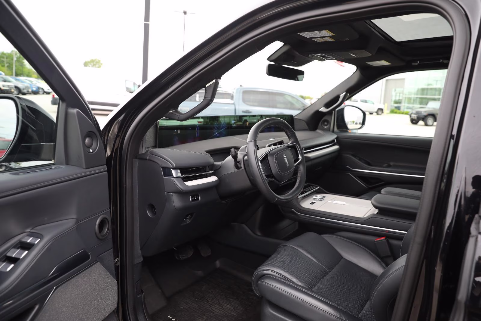 2025 Infinite Black Metallic Clearcoat Lincoln Navigator Reserve 4X4 SUV