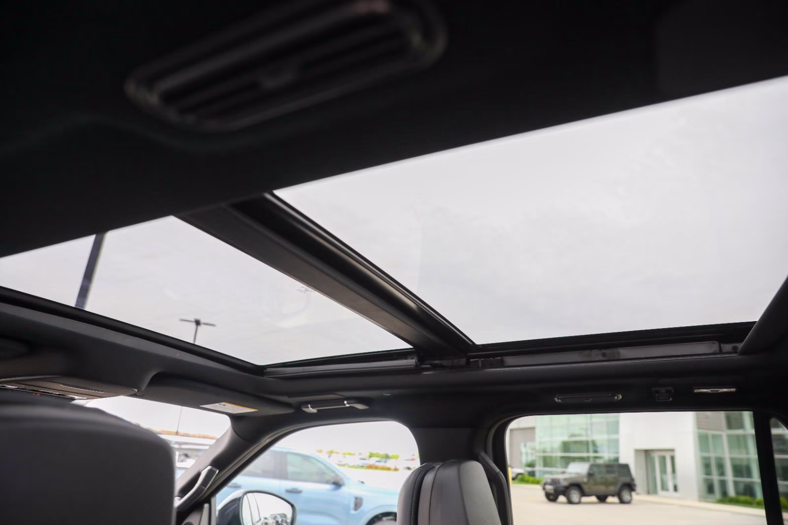 2025 Infinite Black Metallic Clearcoat Lincoln Navigator Reserve 4X4 SUV