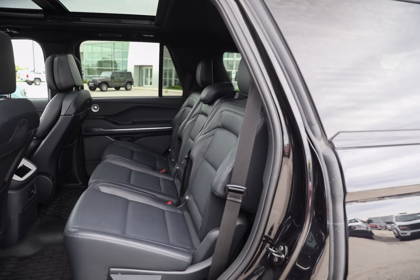 2025 Infinite Black Metallic Clearcoat Lincoln Navigator Reserve 4X4 SUV