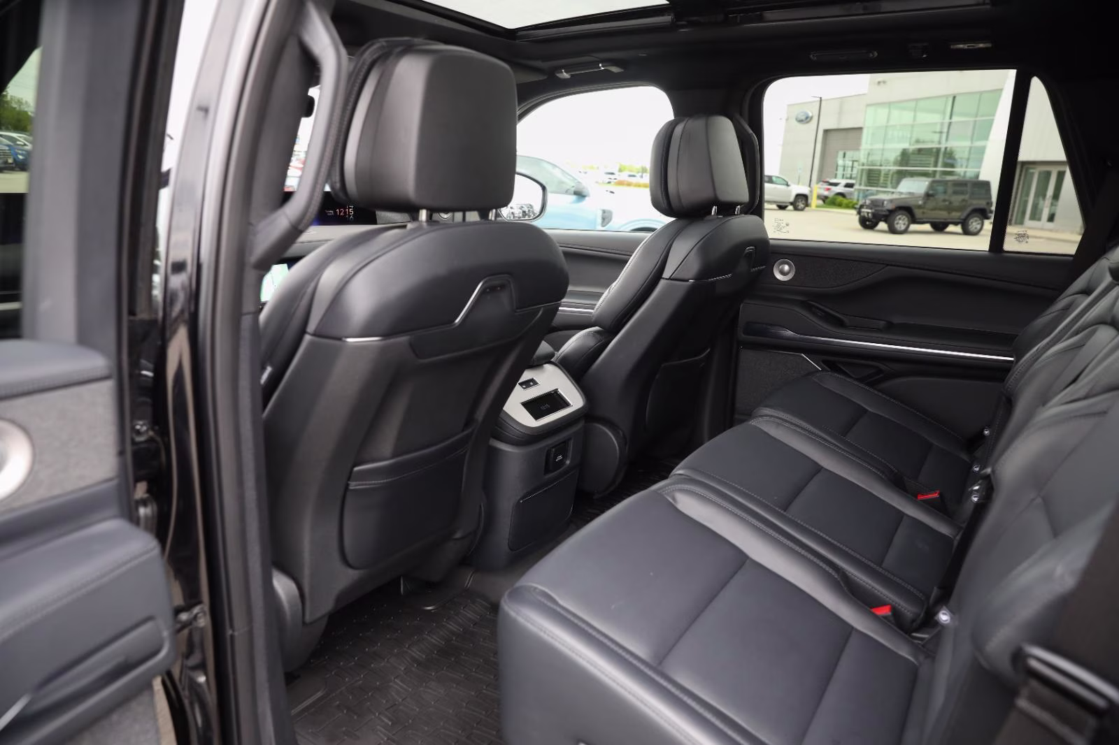 2025 Infinite Black Metallic Clearcoat Lincoln Navigator Reserve 4X4 SUV
