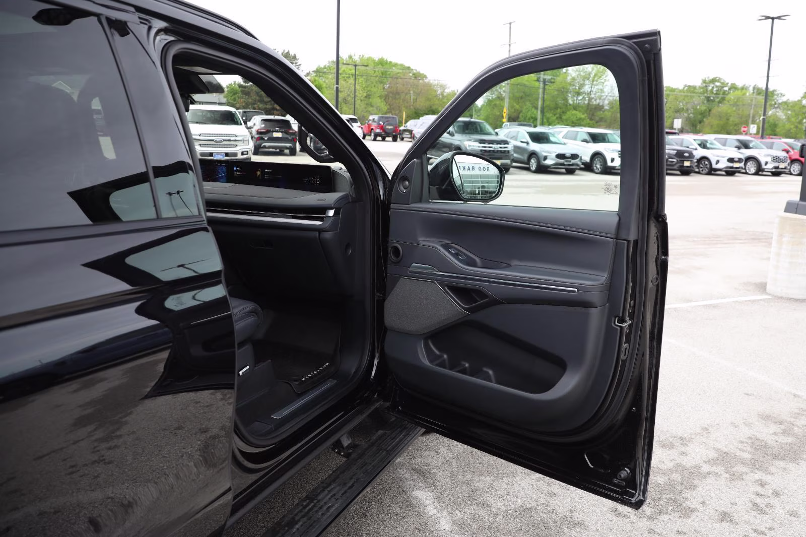 2025 Infinite Black Metallic Clearcoat Lincoln Navigator Reserve 4X4 SUV