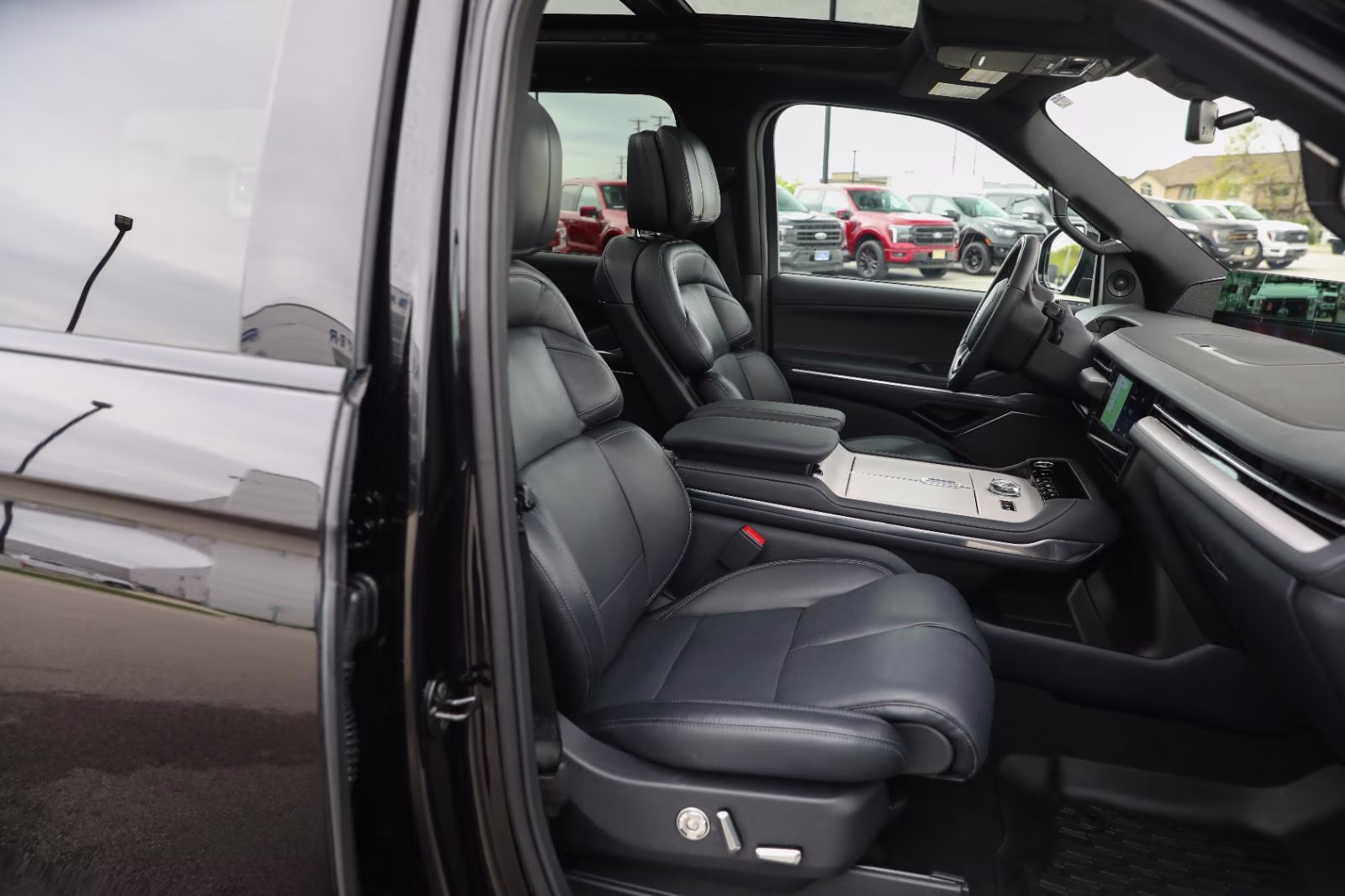 2025 Infinite Black Metallic Clearcoat Lincoln Navigator Reserve 4X4 SUV