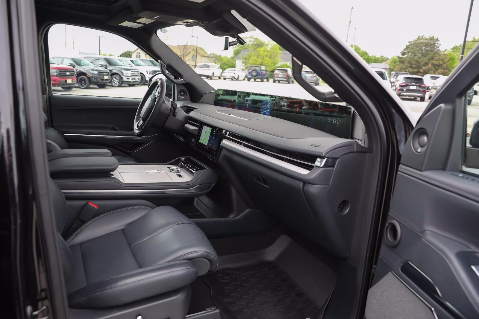 2025 Infinite Black Metallic Clearcoat Lincoln Navigator Reserve 4X4 SUV