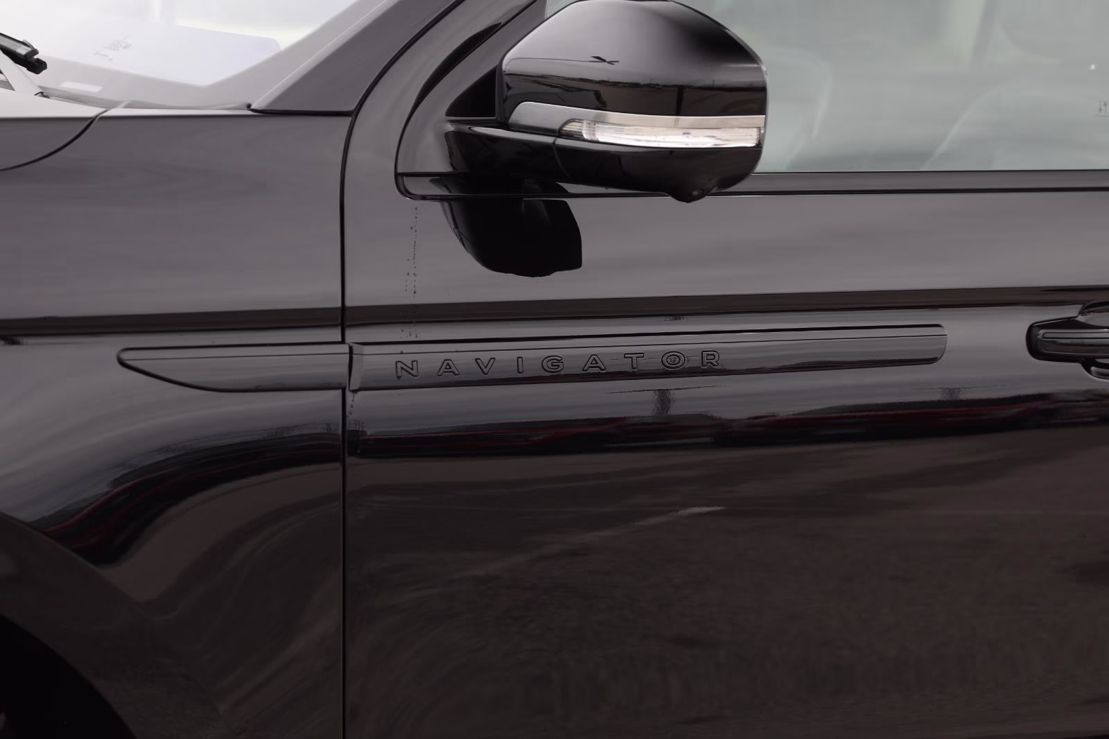 2025 Infinite Black Metallic Clearcoat Lincoln Navigator Reserve 4X4 SUV