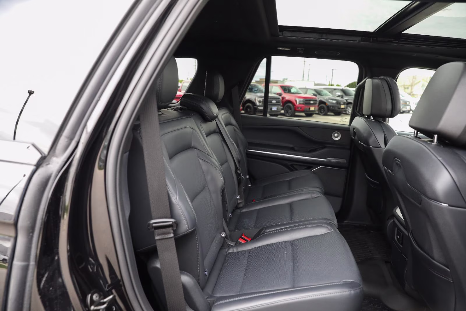 2025 Infinite Black Metallic Clearcoat Lincoln Navigator Reserve 4X4 SUV