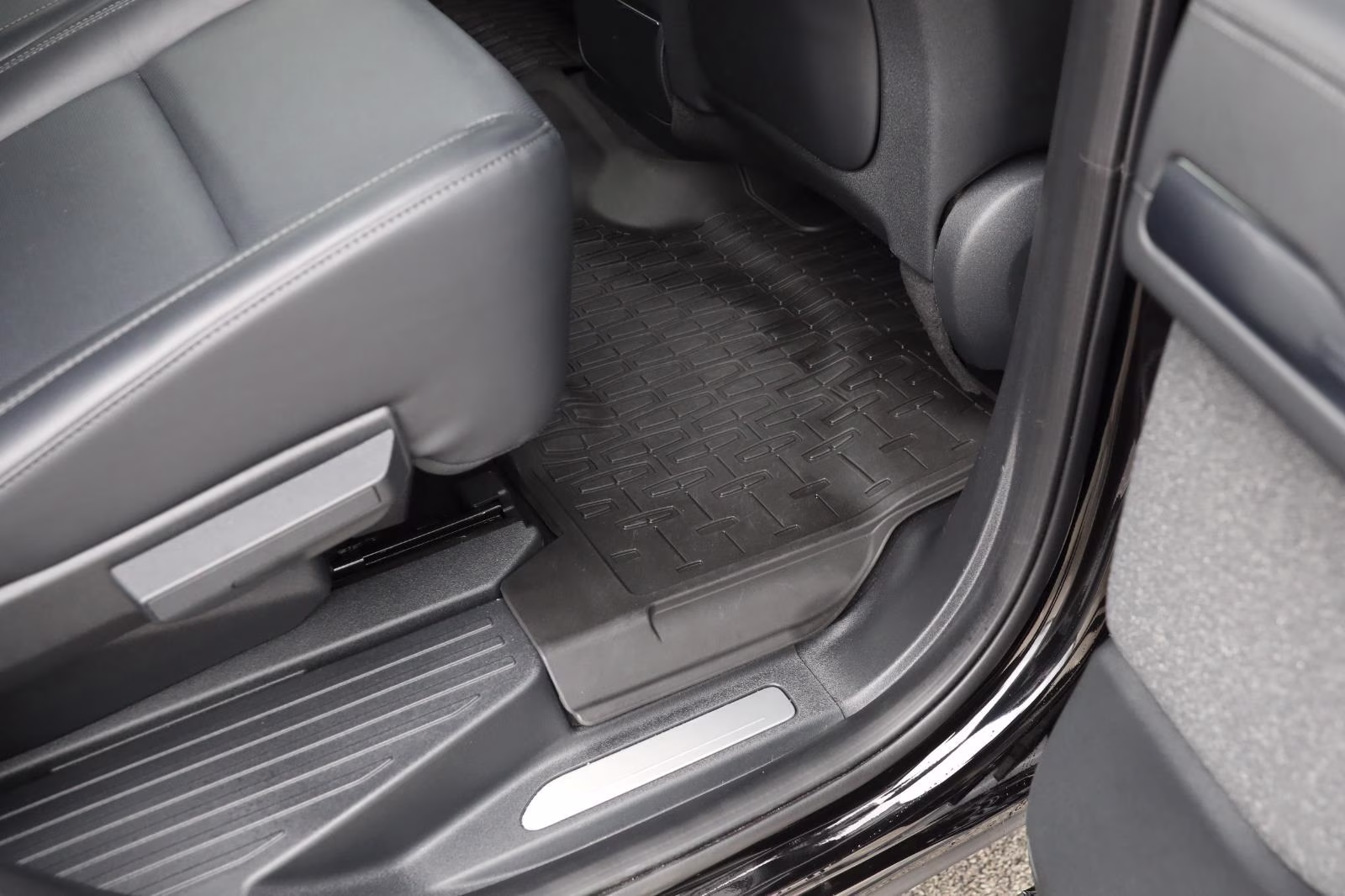 2025 Infinite Black Metallic Clearcoat Lincoln Navigator Reserve 4X4 SUV