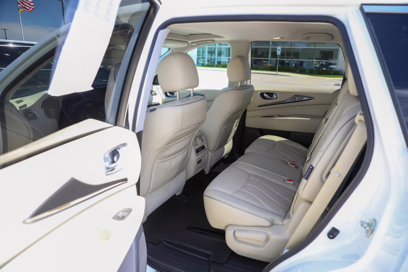 2019 Majestic White INFINITI QX60 LUXE AWD 2019.5