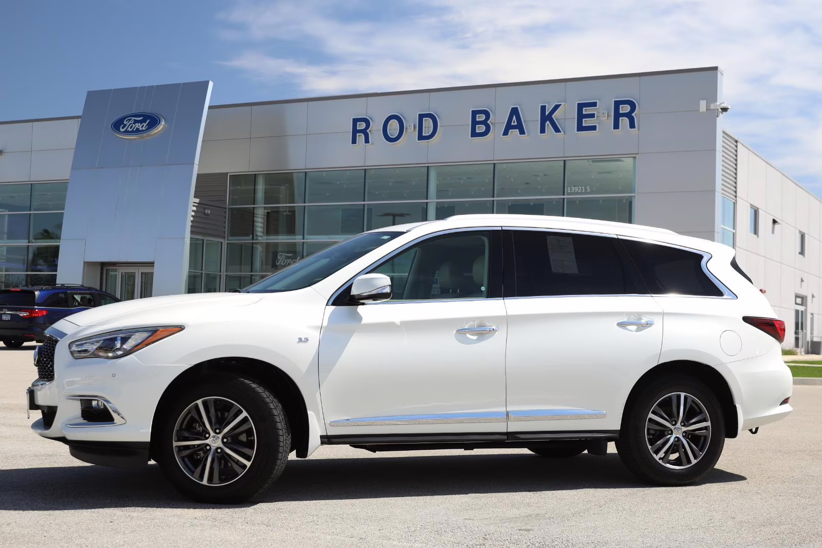 2019 Majestic White INFINITI QX60 LUXE AWD 2019.5