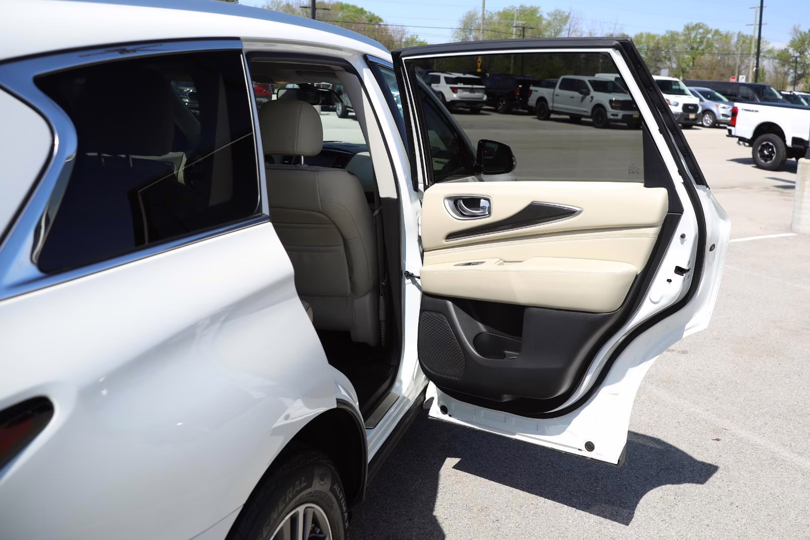 2019 Majestic White INFINITI QX60 LUXE AWD 2019.5