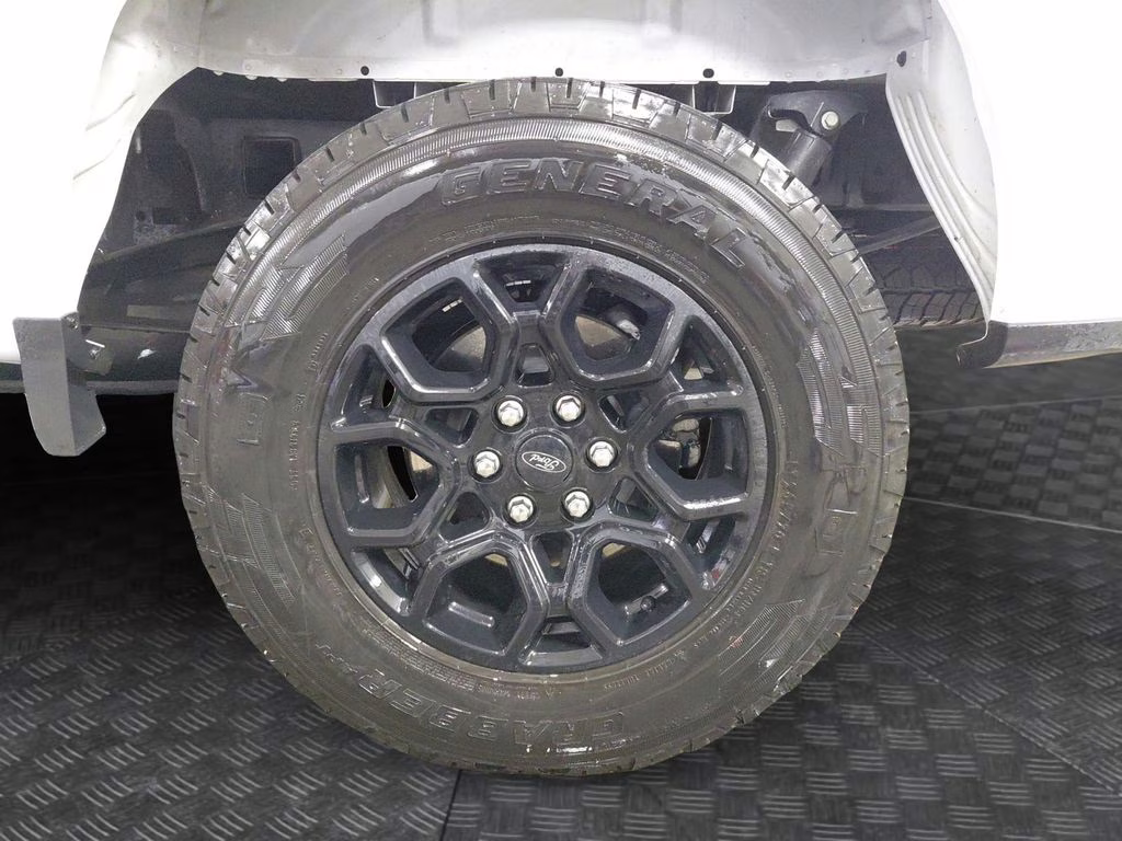 2025 Oxford White Ford F-150 XLT  w/Black Appearance Package 4X4 Truck