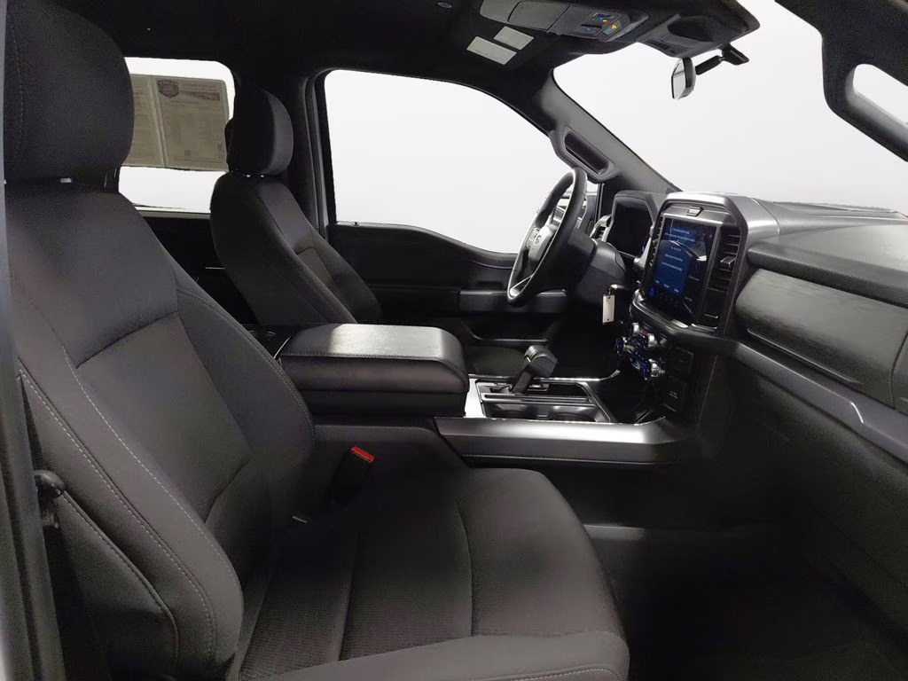 2025 Oxford White Ford F-150 XLT  w/Black Appearance Package 4X4 Truck