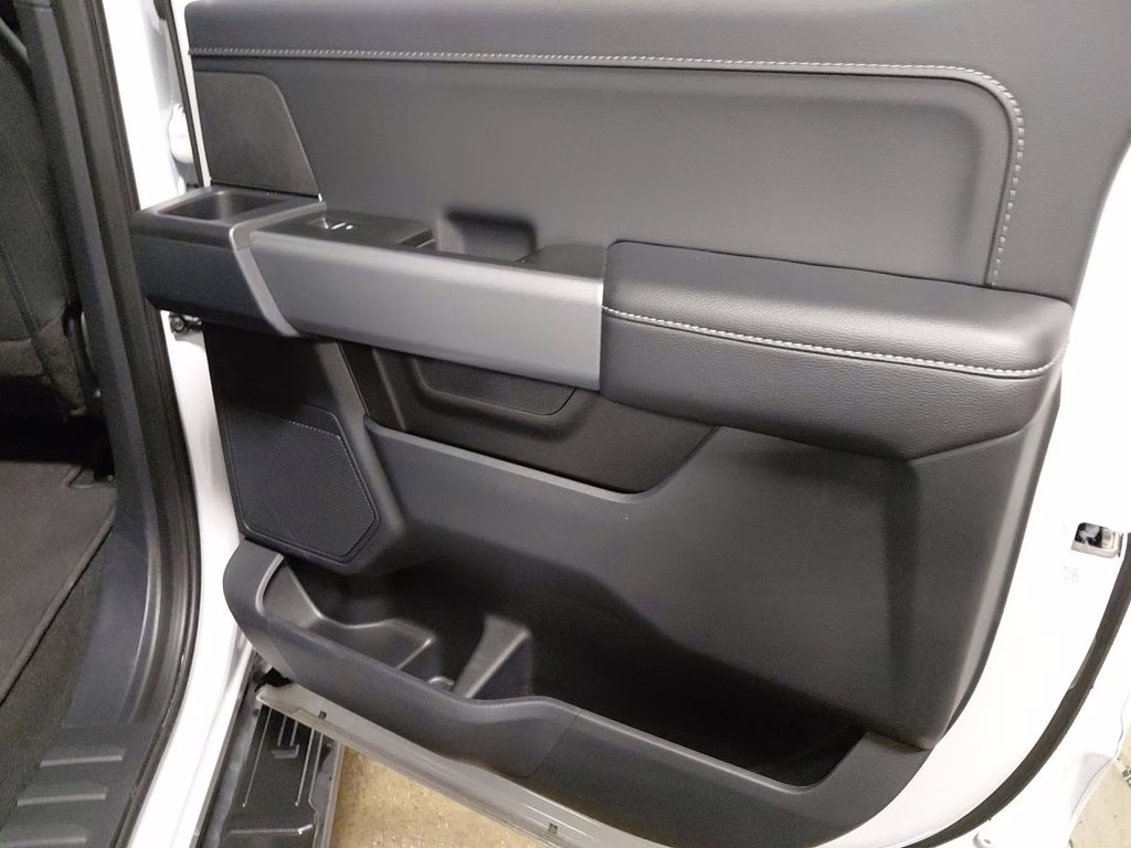 2025 Oxford White Ford F-150 XLT  w/Black Appearance Package 4X4 Truck