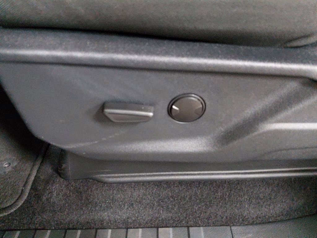 2025 Oxford White Ford F-150 XLT  w/Black Appearance Package 4X4 Truck