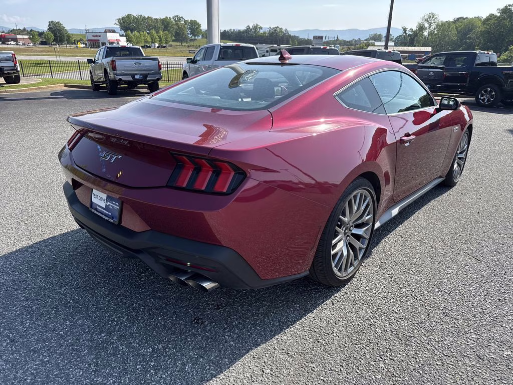 2025 Molten Magenta Metallic Tri-Coat Ford Mustang GT Premium RWD Coupe